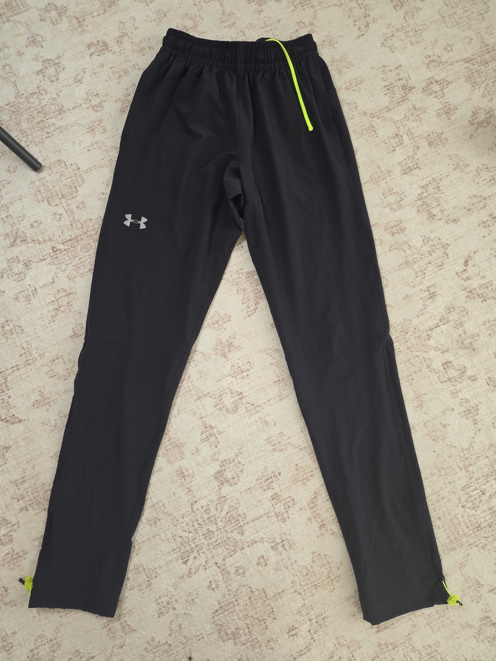 Under Armour HeatGear Black Athletic Joggers Pants (Size Small / SM)